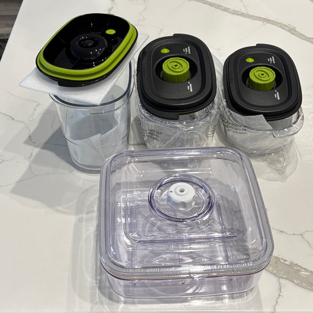 Foodsaver preserve and marinate vacuum containers
